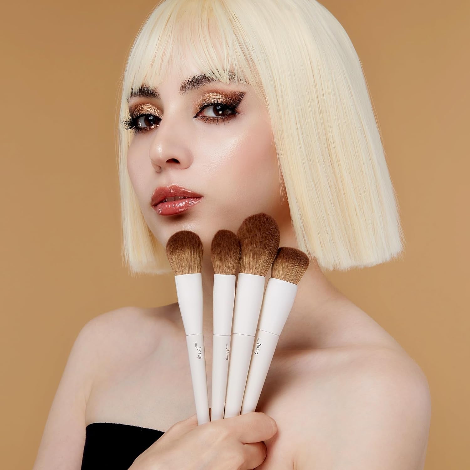 Achieve Flawless Beauty with Our 5-Piece Vegan Makeup Brush Set! 🌟 Soft Brushes for Foundation, Contour, Highlight, and Setting Powder in Trendy Light Grey! 🖌️💖 #VeganBeauty #MakeupMustHaves